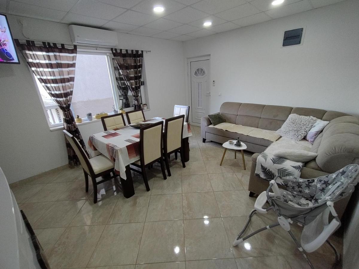 טרביניה Apartman Magdalena מראה חיצוני תמונה